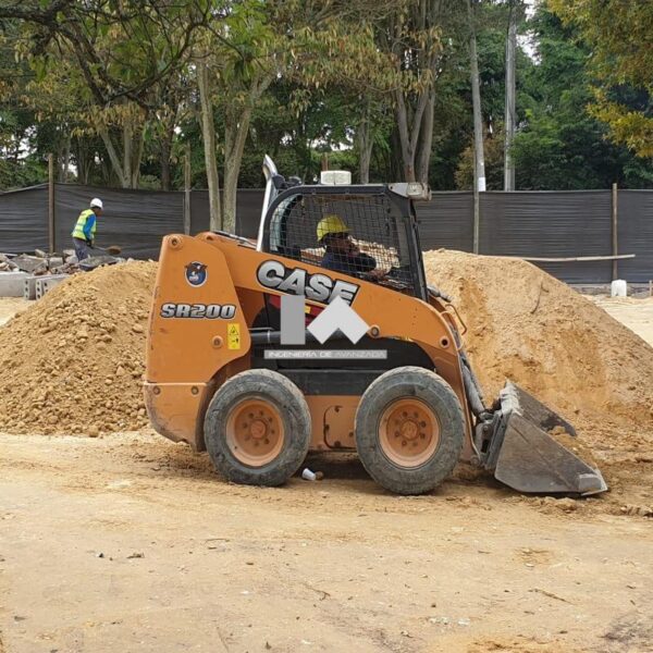 Alquiler-de-maquinaria-pesada-minicargador-bobcat-1